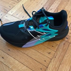 New Balance Retro Women’s Fuel Cell sz 9 sneakers